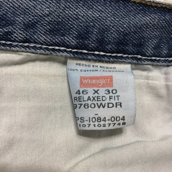 Distressed Wrangler blue jeans 46X30‎ - Picture 6 of 8